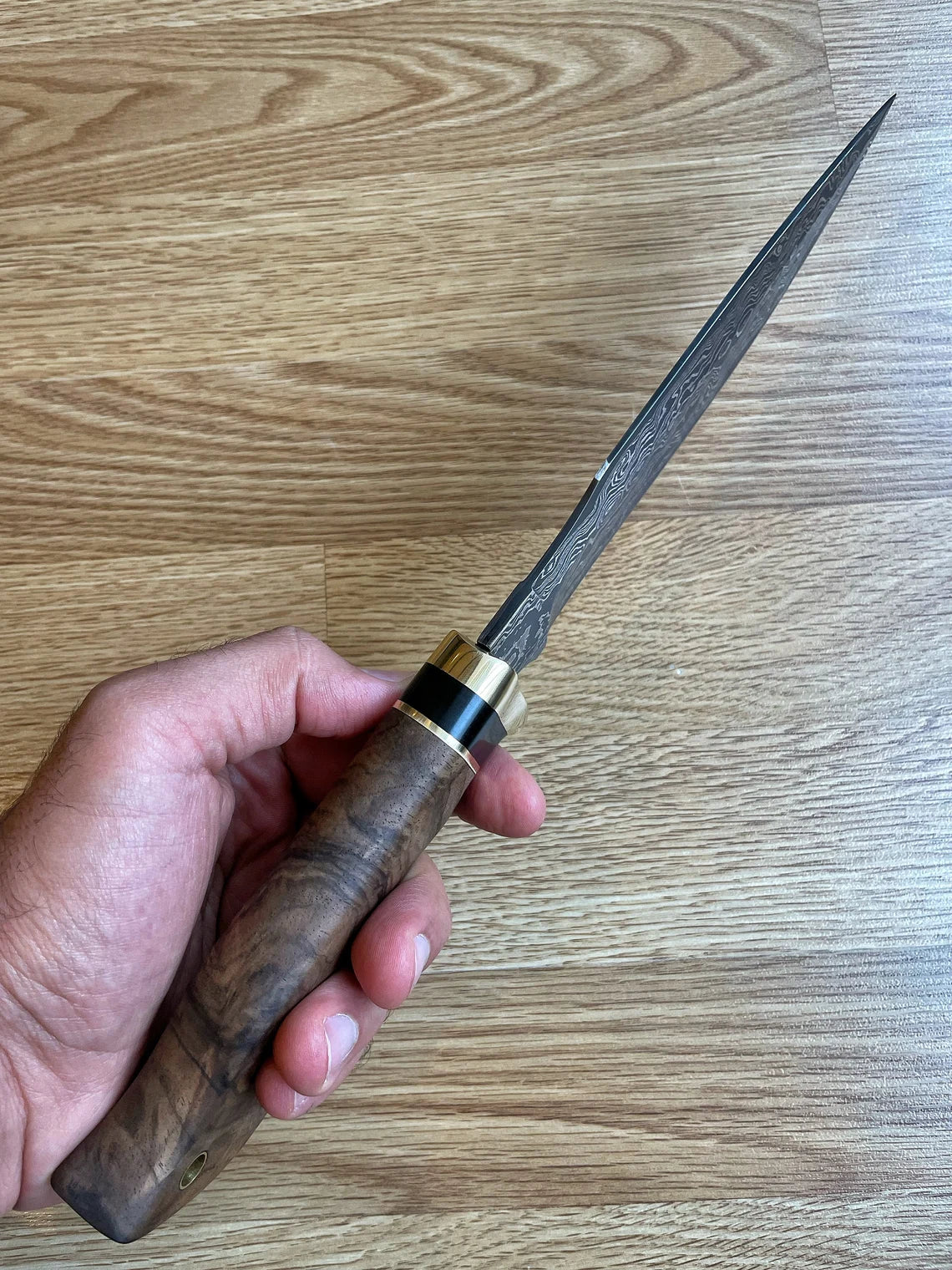Oryginalny nóż Bowie z Damaszku, rękojeść z orzecha włoskiego i hebanu - ręcznie robiony nóż myśliwski kowal