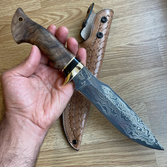 Oryginalny nóż Bowie z Damaszku, rękojeść z orzecha włoskiego i hebanu - ręcznie robiony nóż myśliwski kowal