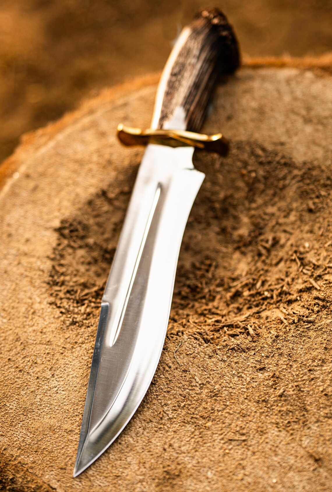 Nóż Bowie z poroża jelenia, kuty ręcznie ze stali węglowej